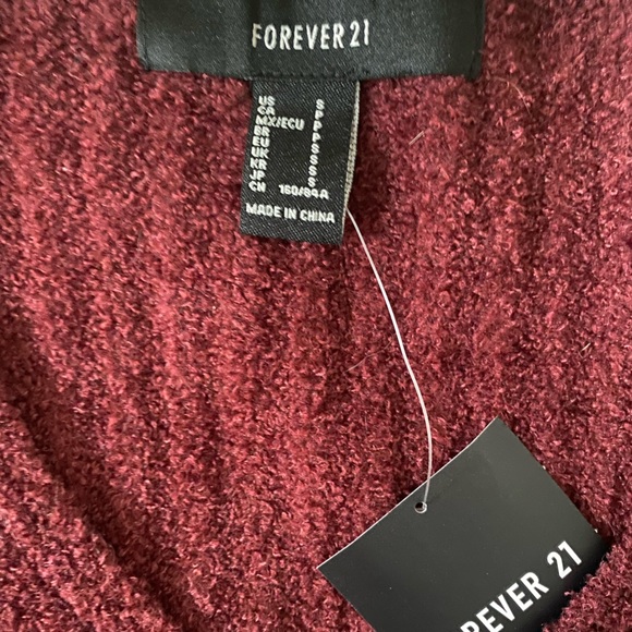 Forever 21 Long-Sleeved Crop Top - Picture 2 of 2